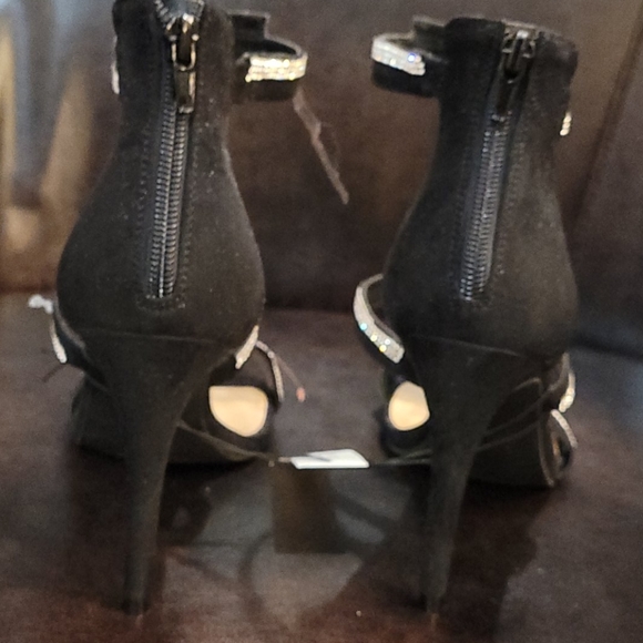 shoes - Picture 3 of 4